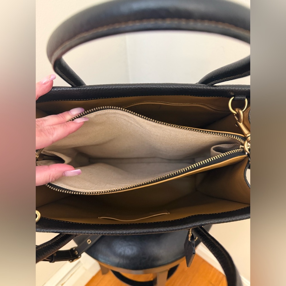 Coach Cashin Carry Tote 29 (D2081-879) - Picture 11 of 15